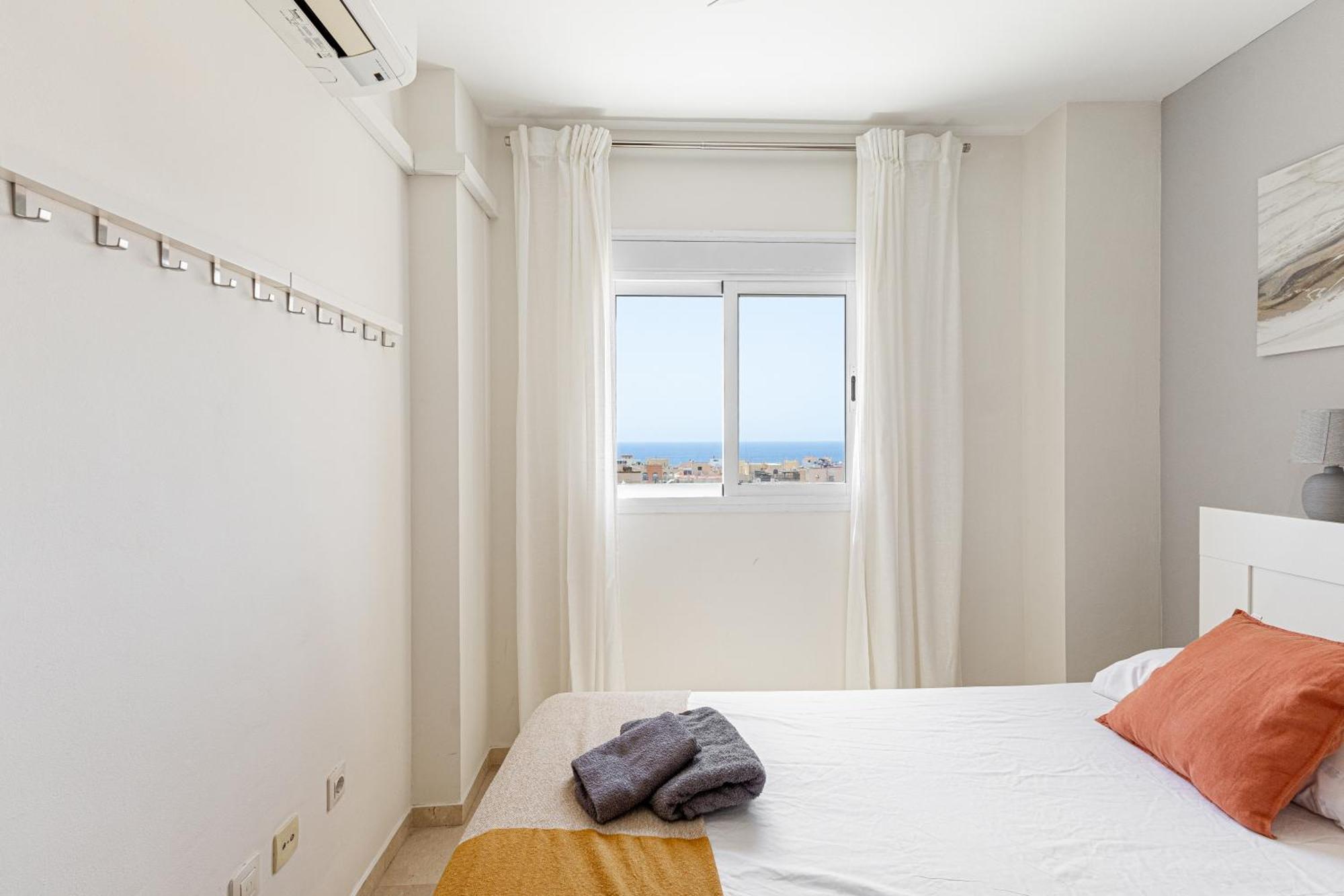 3 Bedroom With Private Rooftop Terrace Apartment *