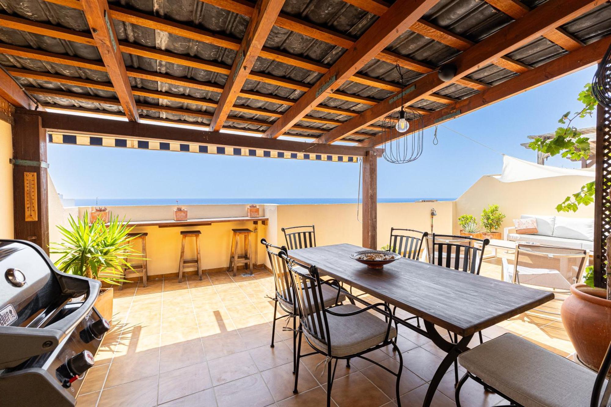 3 Bedroom With Private Rooftop Terrace Apartment *