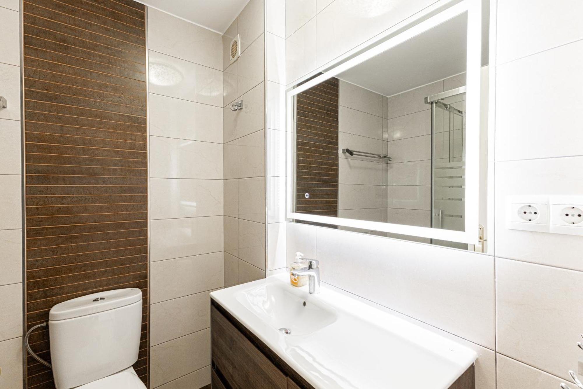 Apartment 3 Bedroom With Private Rooftop Terrace *